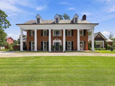 122 College Dr