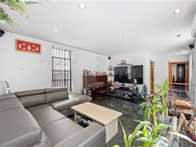 147 Bay 49 St