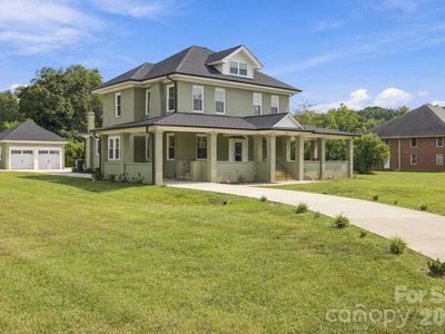 201 E 1st St