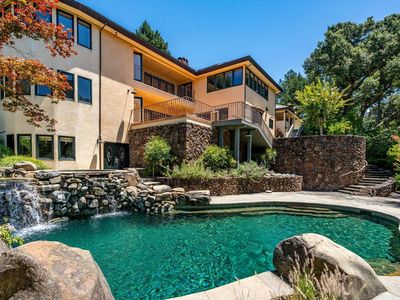 1910 Ridgeview Lane