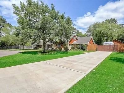 1801 McGinnis Dr