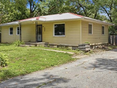 1130 Main St