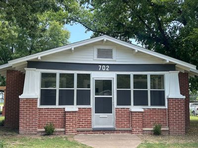 702 S Pettit Ave