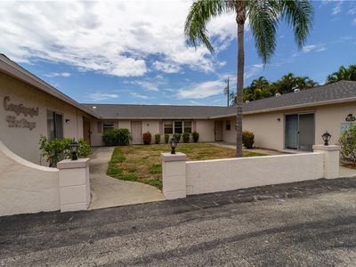 4920 Vincennes Ct #104