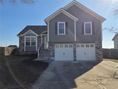 Property at 1103 S Huntington Dr, Greenwood, MO
