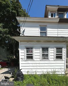 227 W Adams St