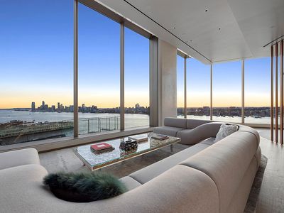 551 W 21st St APT PENTHOUSE