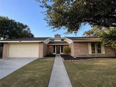 907 E Hercules Dr