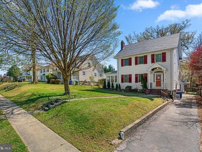 704 Hunting Pl