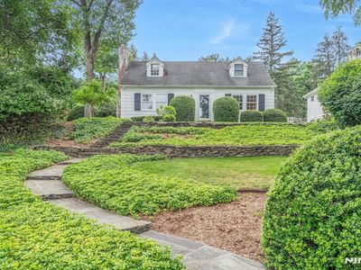 Property at 17 Crescent Pl, Ho Ho Kus, NJ