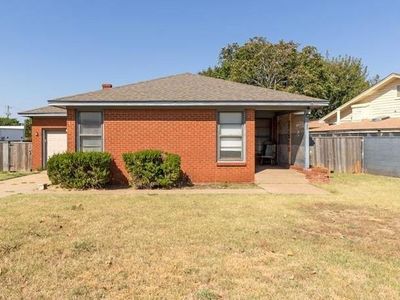 2837 NW 66th St