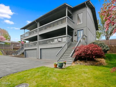 21 Burning Tree Dr