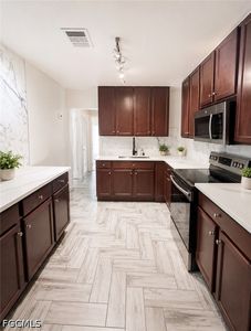 415 Fairfax Dr