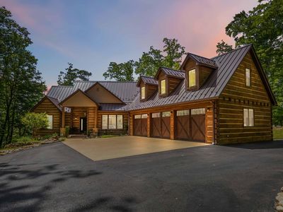 220 Wondering Woods Dr