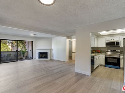 21500 Califa St Unit 100