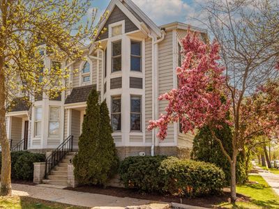 1603 East Park PLACE