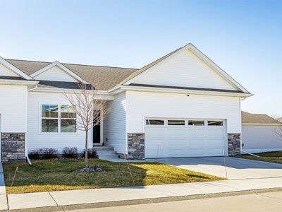 405 SE Willow Run Ln