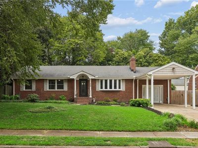 209 E McGinnis Cir