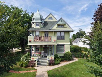 445 W Maple St