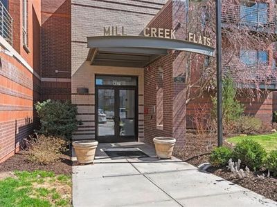 4521 Wornall Rd #213