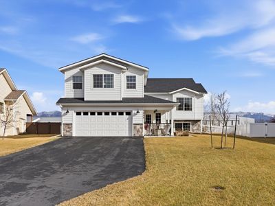1237 Mackinaw Loop