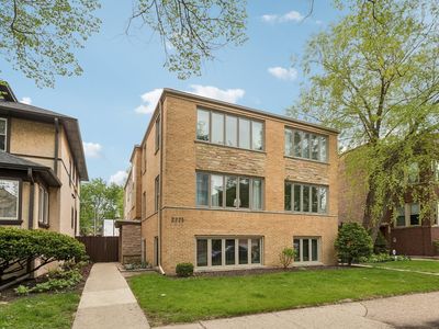 2225 W Touhy Ave