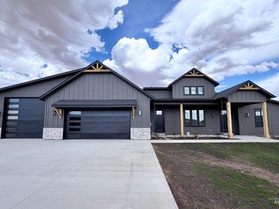 310 NE Greystone Loop