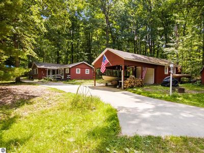 4883 Poplar Dr