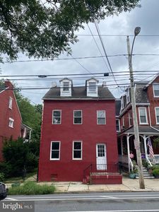 516 W Walnut St