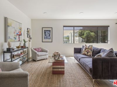 1930 N Vermont Ave APT 201