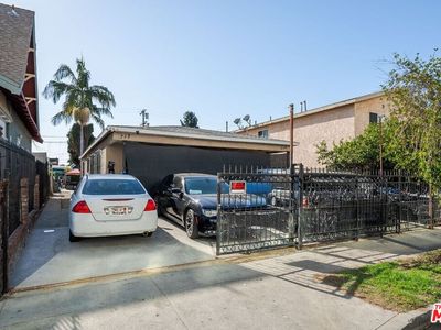 712-714 W 40th Pl