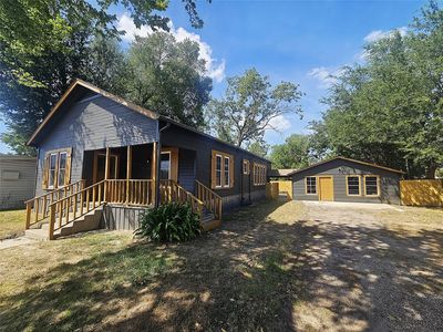 305 W Sabine St