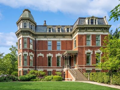 1407 N Hoyne Ave