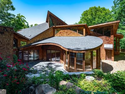 120 Laurel Dr NE