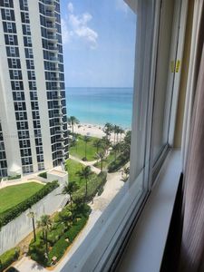19201 Collins Ave #1028