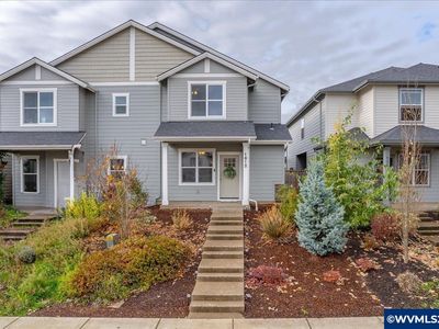 1612 SE Barberry Ave