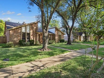 2739 Field Line Dr