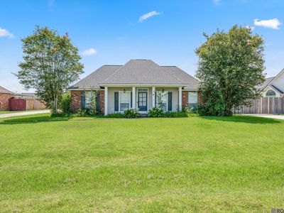 Property at 24610 Rolling Meadow Dr, Denham Springs, LA