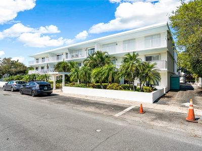 855 Dahlia Ln APT 306