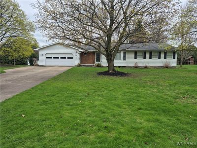 Property at 9 Miller Dr, Lyndonville, NY