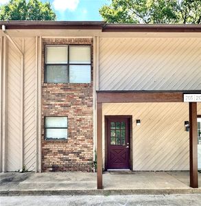 2105 N East Oaks Dr
