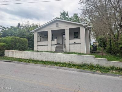 627 Dixie St