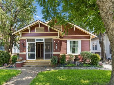 714 Woodlawn Ave