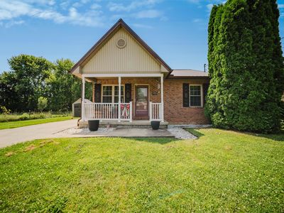959 Champion Ave