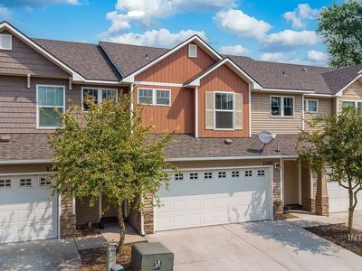 1100 S Barberry Pl