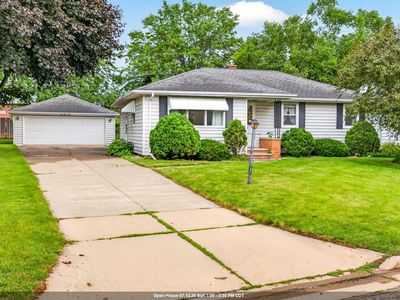 1049 Gregory St