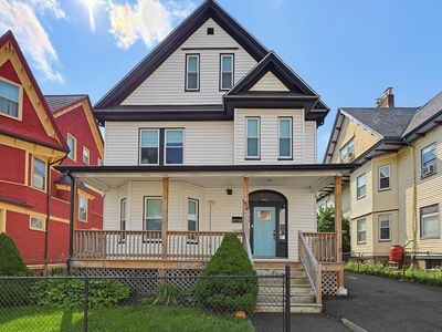 54 Bloomfield St #1