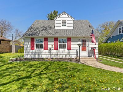 243 W 25th St