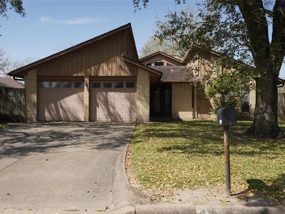 216 E Castle Harbour Dr