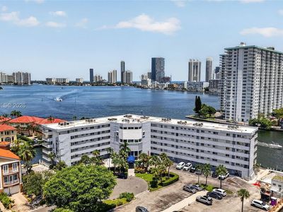 4000 NE 170th St APT 606